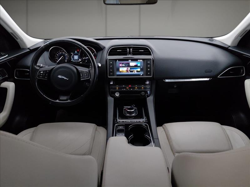  F-PACE  2.0 16V Turbo Prestige AWD 9