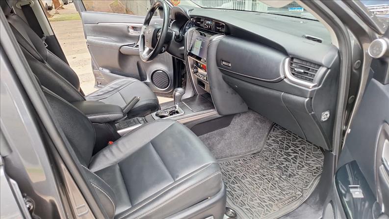  HILUX SW4  2.7 VVT-I SRV 7L 4X2 12