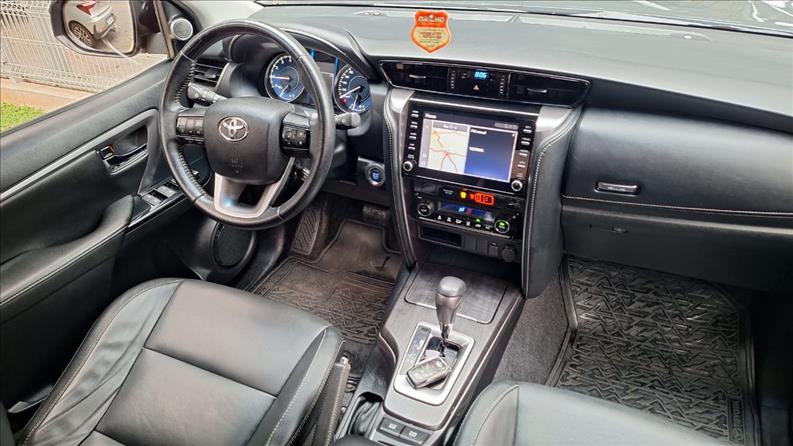  HILUX SW4  2.7 VVT-I SRV 7L 4X2 3