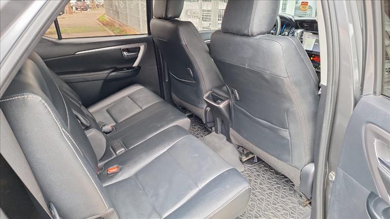  HILUX SW4  2.7 VVT-I SRV 7L 4X2 4