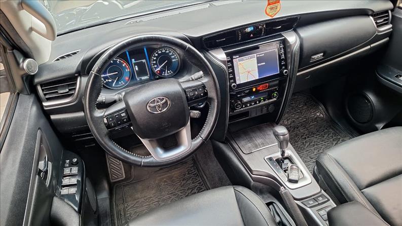  HILUX SW4  2.7 VVT-I SRV 7L 4X2 6