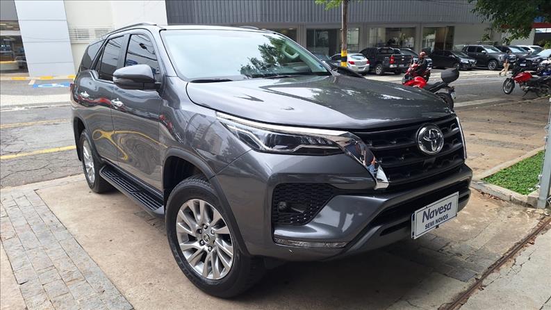  HILUX SW4  2.7 VVT-I SRV 7L 4X2 2