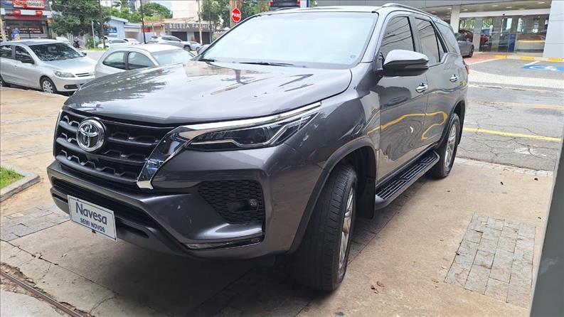  HILUX SW4  2.7 VVT-I SRV 7L 4X2 