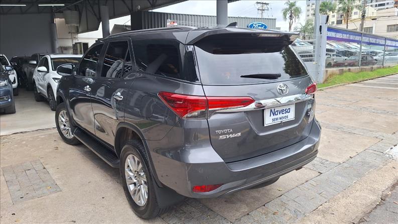  HILUX SW4  2.7 VVT-I SRV 7L 4X2 13