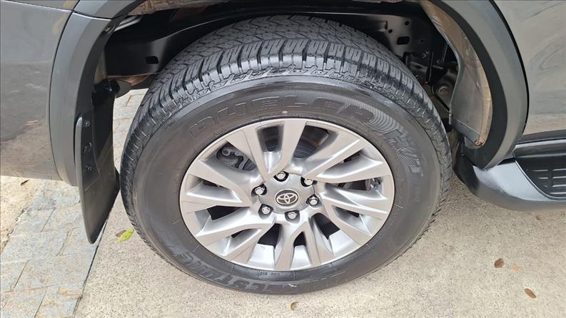  HILUX SW4  2.7 VVT-I SRV 7L 4X2 11