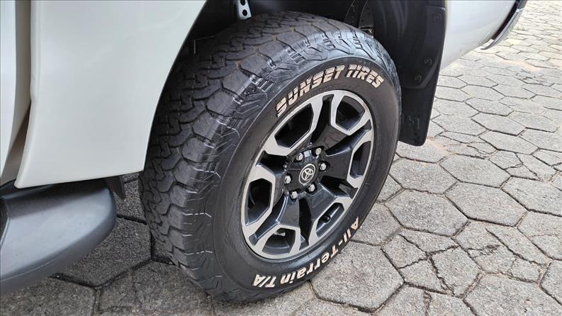  HILUX  2.8 D-4d Turbo CD SRV 4X4 12
