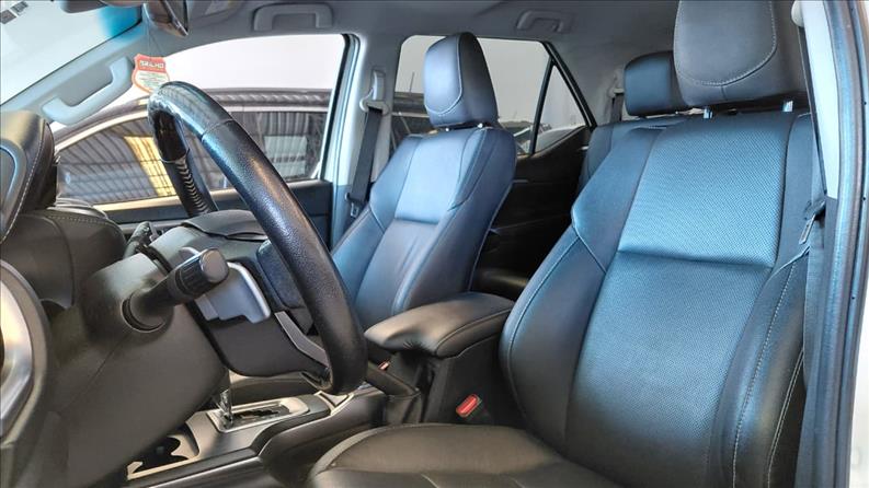  HILUX SW4  2.8 D-4d Turbo SRX 7L 4X4 3