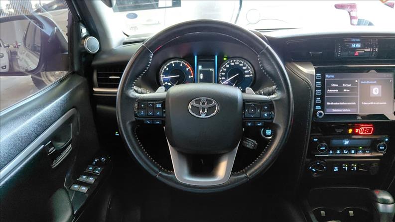  HILUX SW4  2.8 D-4d Turbo SRX 7L 4X4 7
