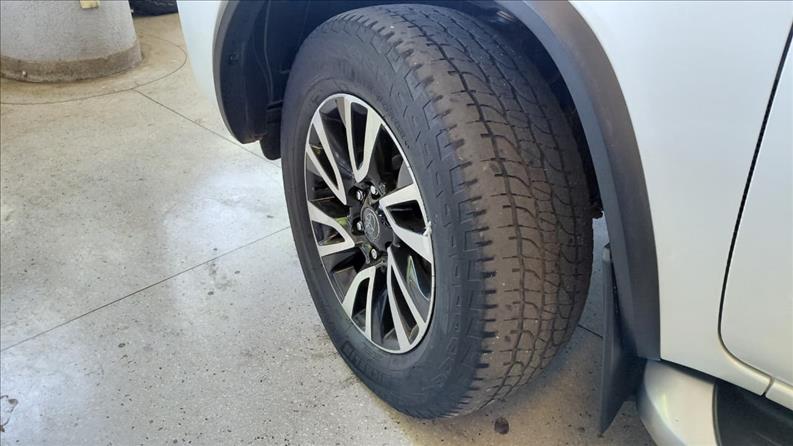  HILUX SW4  2.8 D-4d Turbo SRX 7L 4X4 14
