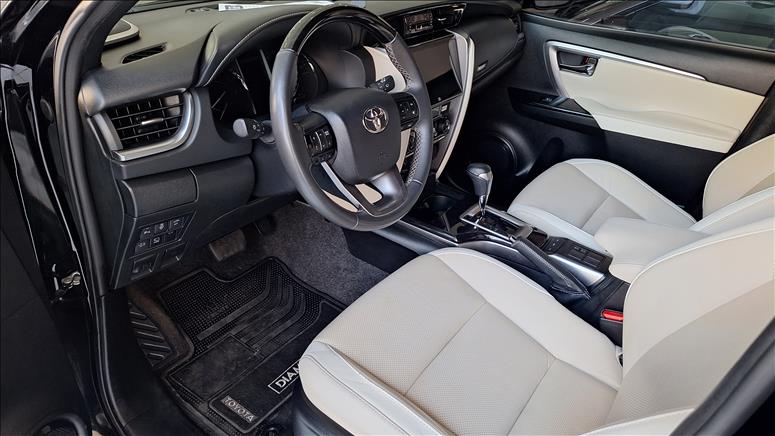  HILUX SW4  2.8 D-4d Turbo Diamond 7L 4X4 2