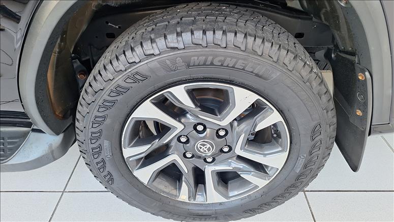  HILUX SW4  2.8 D-4d Turbo Diamond 7L 4X4 3