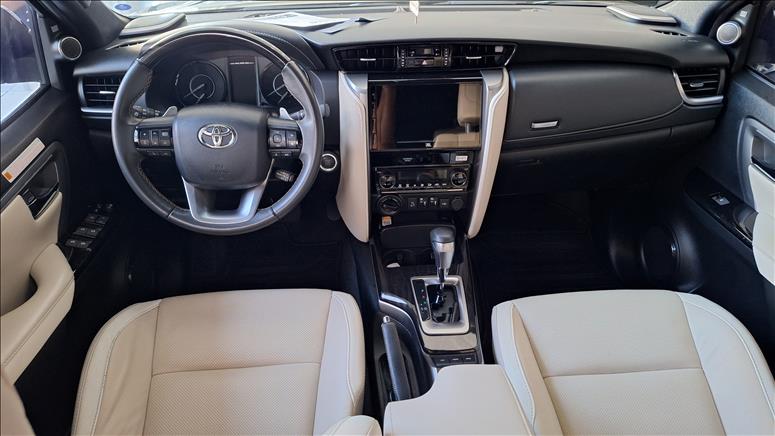  HILUX SW4  2.8 D-4d Turbo Diamond 7L 4X4 6