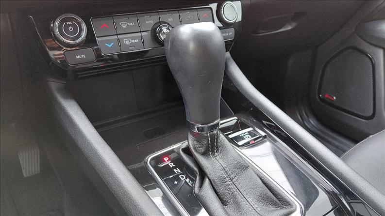  COMPASS  1.3 T270 Turbo Longitude 11