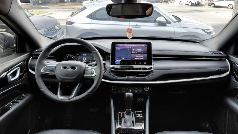  COMPASS  1.3 T270 Turbo Longitude 8