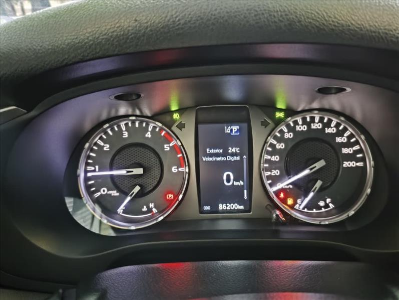  HILUX  2.8 D-4d Turbo CD SRX 4X4 4