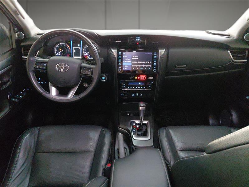  HILUX SW4  2.8 D-4d Turbo SRX 7L 4X4 8