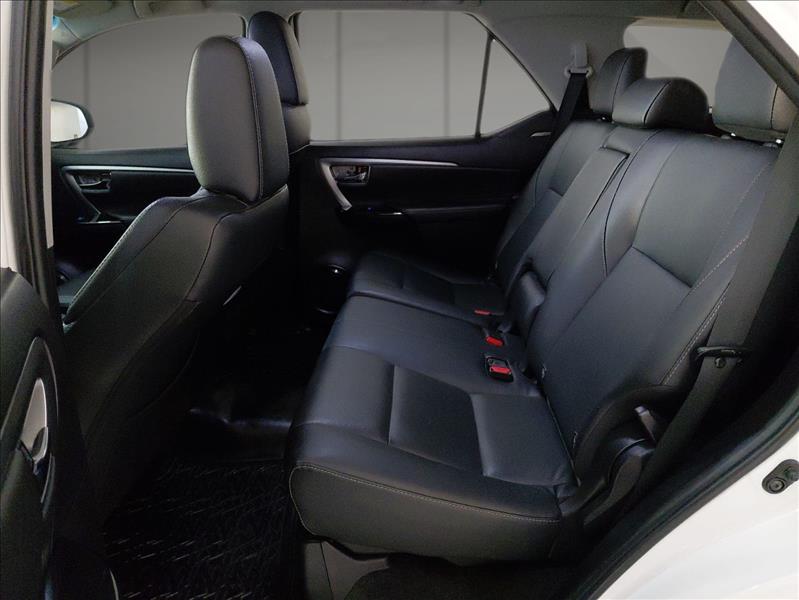  HILUX SW4  2.8 D-4d Turbo SRX 7L 4X4 9