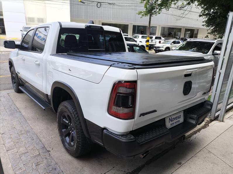  1500  5.7 V8 Rebel CD 4X4 4