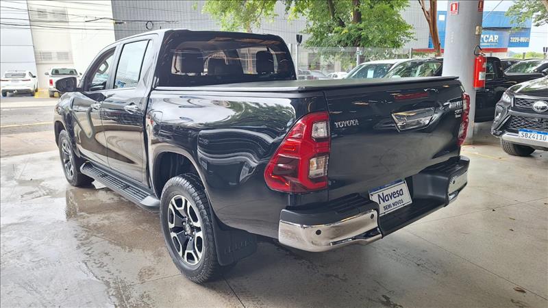  HILUX  2.8 D-4d Turbo CD SRX 4X4 11