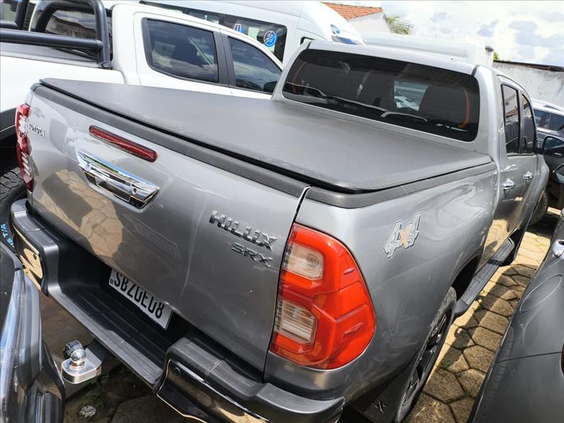  HILUX  2.8 D-4d Turbo CD SRX 4X4 1