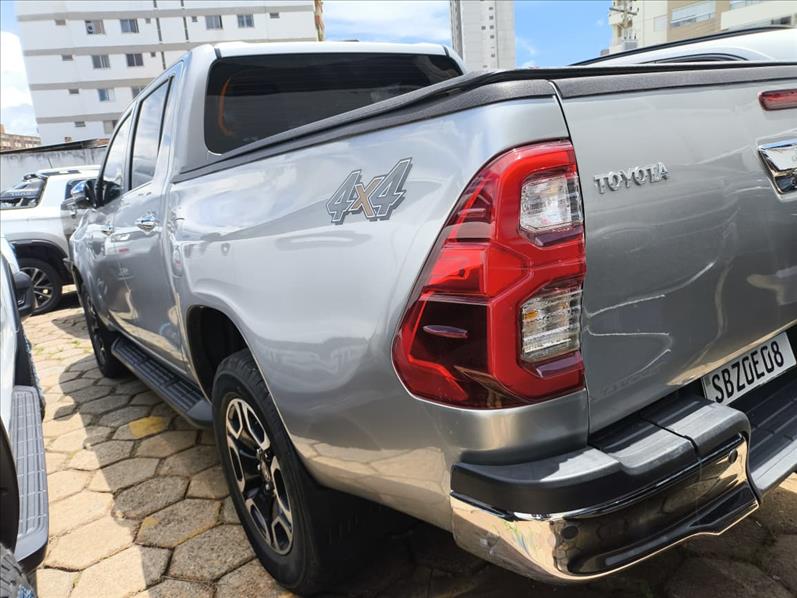  HILUX  2.8 D-4d Turbo CD SRX 4X4 2
