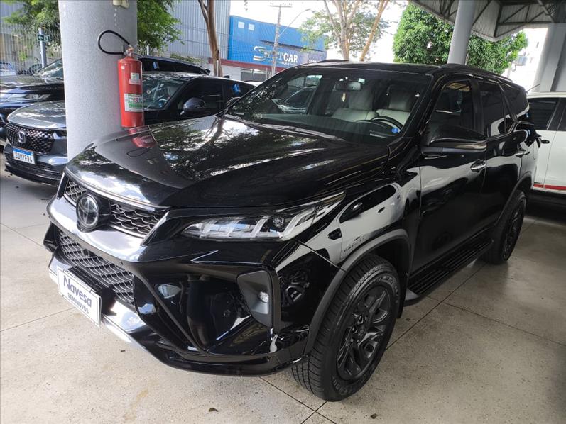  HILUX SW4  2.8 D-4d Turbo Diamond 7L 4X4 1