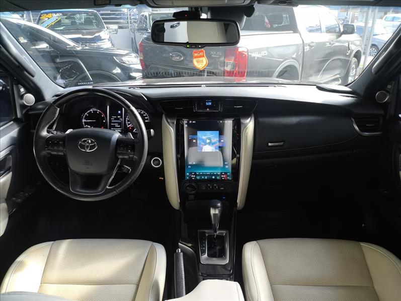  HILUX SW4  2.8 D-4d Turbo Diamond 7L 4X4 7