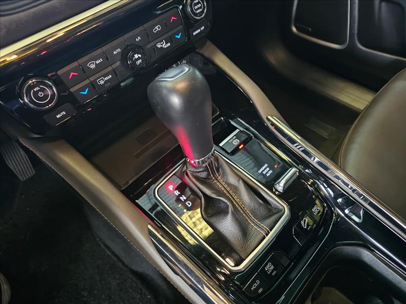  COMMANDER  1.3 T270 Turbo Overland 10