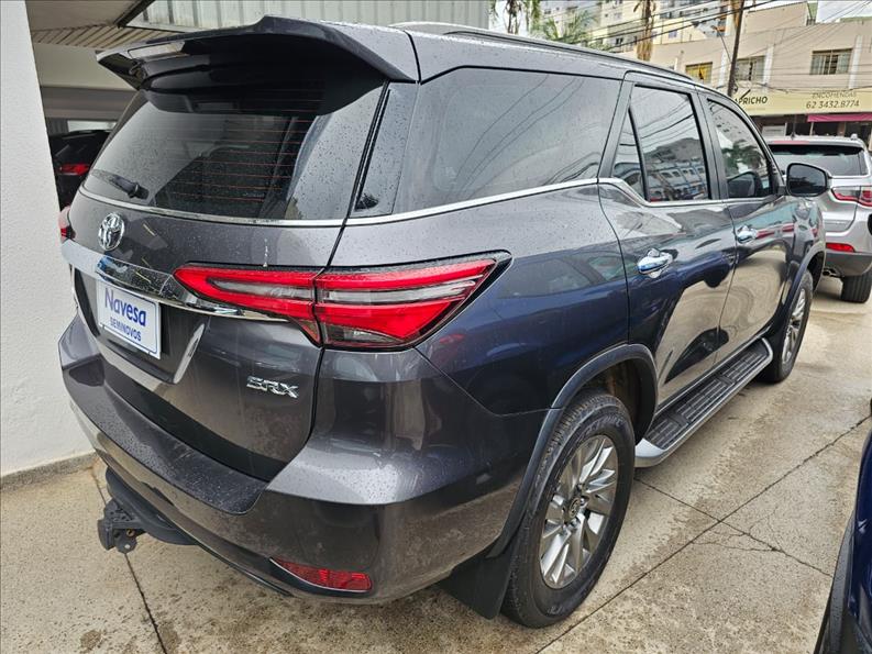  HILUX SW4  2.8 D-4d Turbo SRX 7L 4X4 2