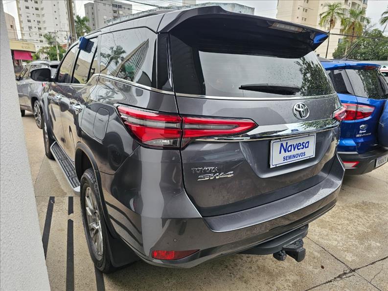  HILUX SW4  2.8 D-4d Turbo SRX 7L 4X4 3