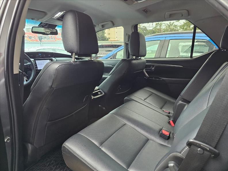  HILUX SW4  2.8 D-4d Turbo SRX 7L 4X4 6