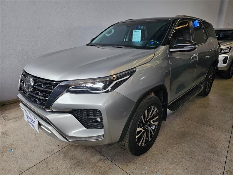  HILUX SW4  2.8 D-4d Turbo SRX 7L 4X4 1