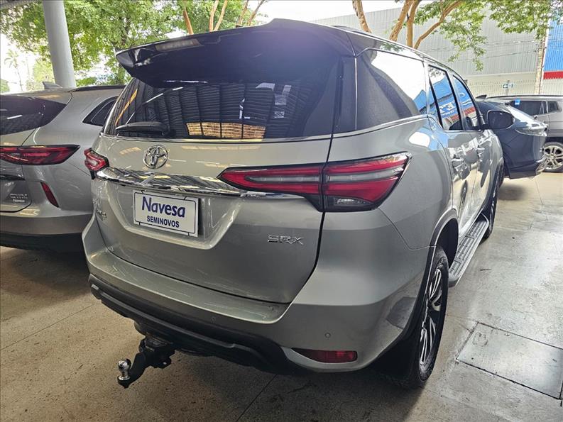  HILUX SW4  2.8 D-4d Turbo SRX 7L 4X4 2