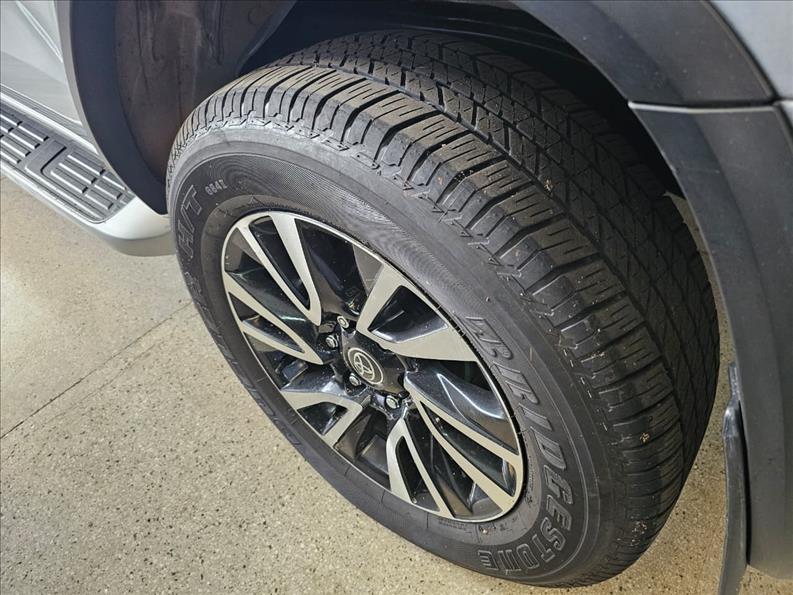  HILUX SW4  2.8 D-4d Turbo SRX 7L 4X4 5