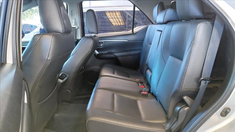  HILUX SW4  2.8 D-4d Turbo SRX 7L 4X4 12