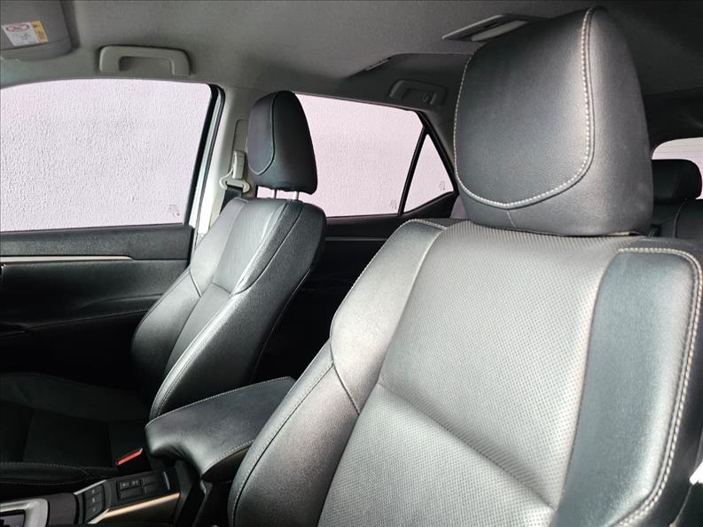  HILUX SW4  2.8 D-4d Turbo SRX 7L 4X4 8