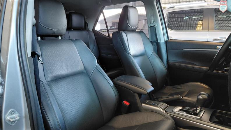  HILUX SW4  2.8 D-4d Turbo SRX 7L 4X4 13