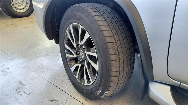  HILUX SW4  2.8 D-4d Turbo SRX 7L 4X4 15
