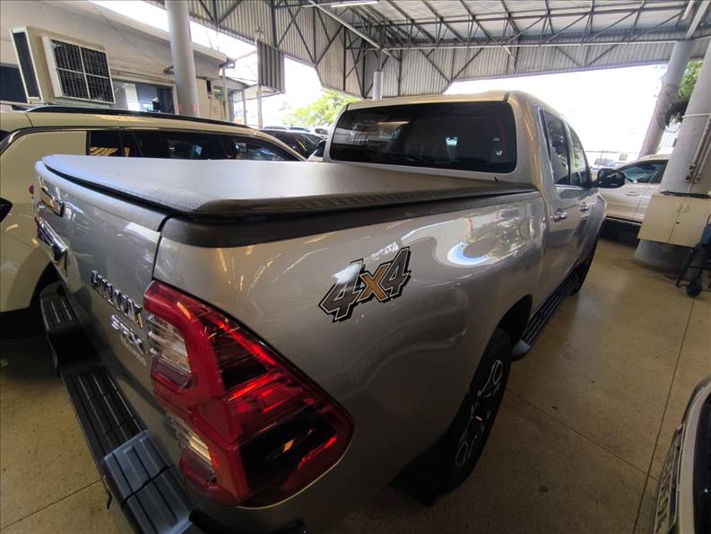 HILUX  2.8 D-4d Turbo CD SRX 4X4 4