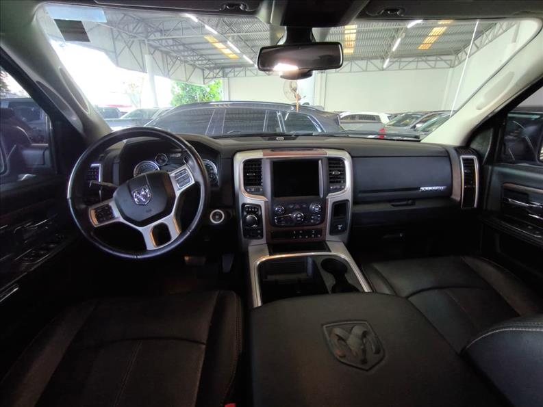  CLASSIC  5.7 V8 Laramie CD 4X4 4