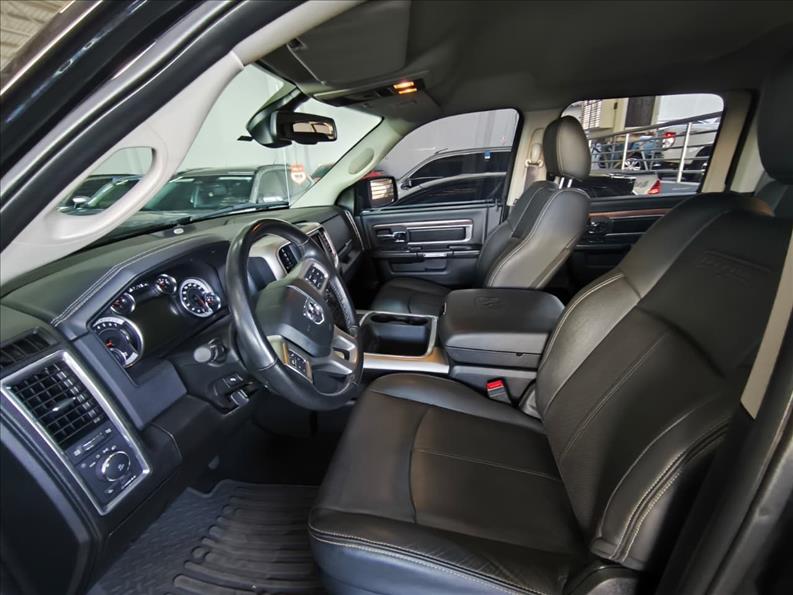  CLASSIC  5.7 V8 Laramie CD 4X4 7