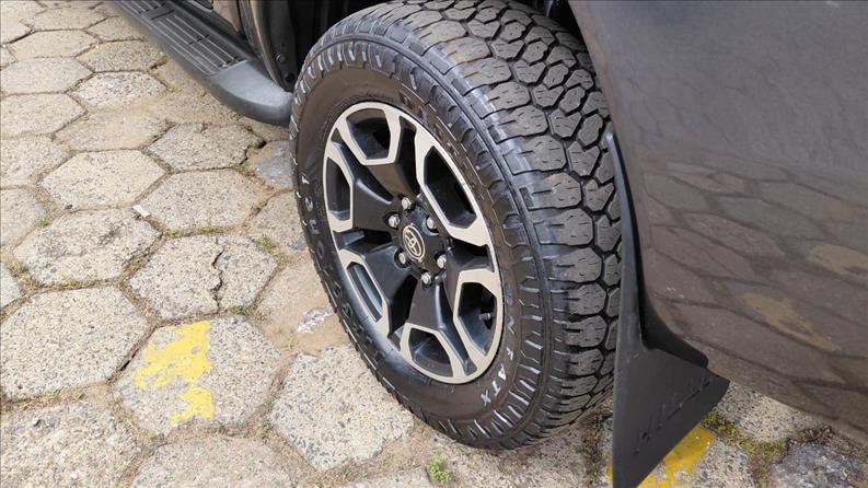  HILUX  2.8 D-4d Turbo CD SRX 4X4 13