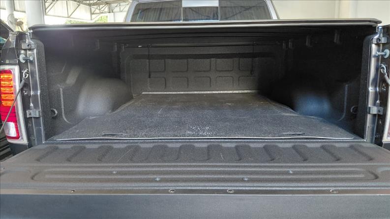  CLASSIC  5.7 V8 Laramie CD 4X4 12