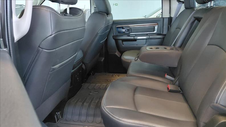  CLASSIC  5.7 V8 Laramie CD 4X4 6