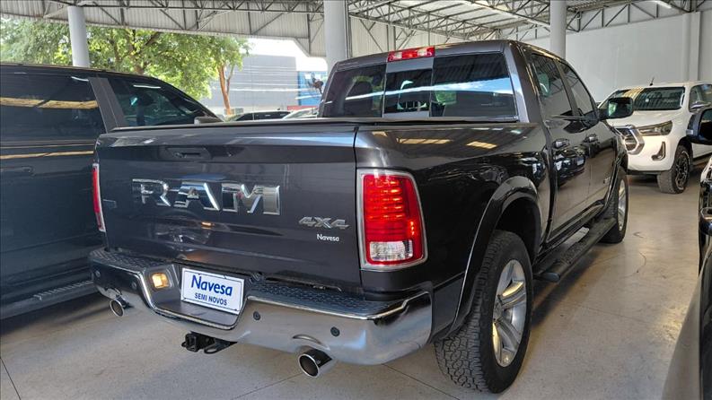  CLASSIC  5.7 V8 Laramie CD 4X4 3