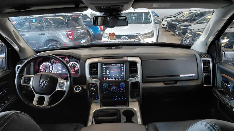  CLASSIC  5.7 V8 Laramie CD 4X4 8