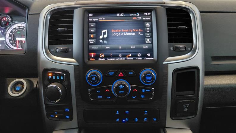  CLASSIC  5.7 V8 Laramie CD 4X4 10