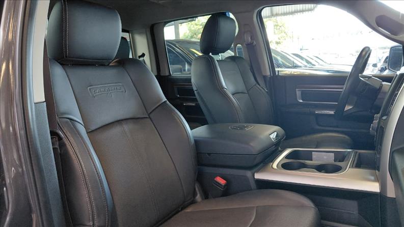  CLASSIC  5.7 V8 Laramie CD 4X4 5