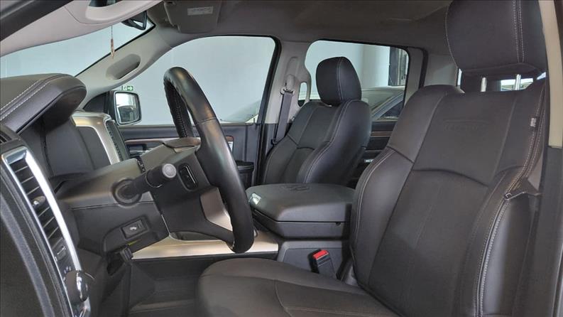  CLASSIC  5.7 V8 Laramie CD 4X4 4
