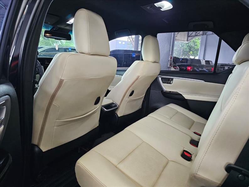  HILUX SW4  2.8 D-4d Turbo Diamond 7L 4X4 6